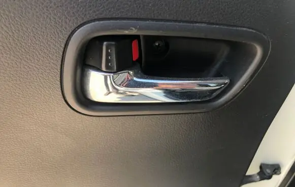 Suzuki Ignis Rear door interior handle