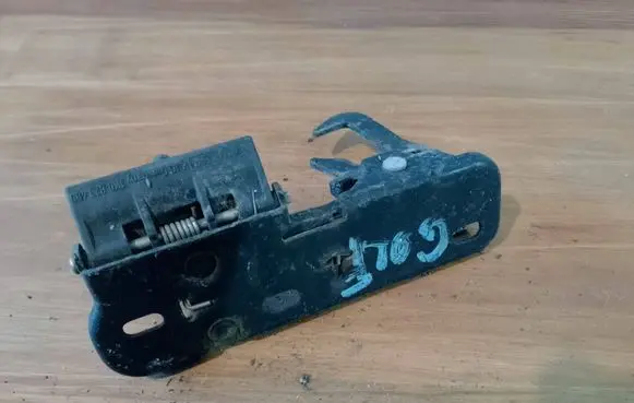 Volkswagen Golf V Engine bonnet/hood lock/latch loop/hook 1K0823480