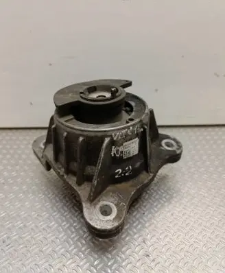 Mercedes-Benz Vito Viano W447 Engine mount bracket A4472410213 36782 ZGS005