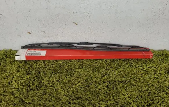 BMW X5 E53 Windshield/front glass wiper blade 98350-07000