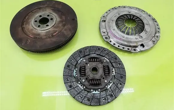 Skoda Yeti (5L) Clutch set kit 323079710