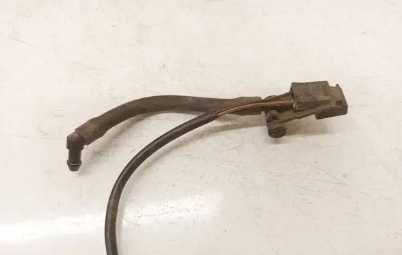 Volkswagen PASSAT B5 Windshield washer spray nozzle 3B0955986C