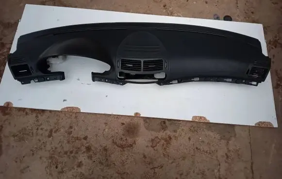 Mercedes-Benz E W211 Dashboard