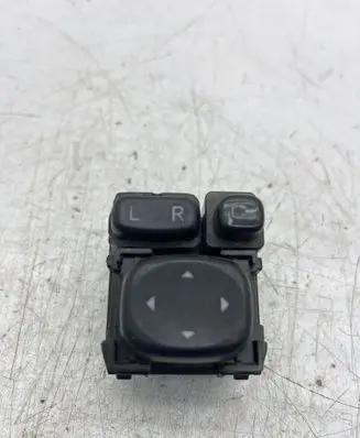 Wing mirror switch
