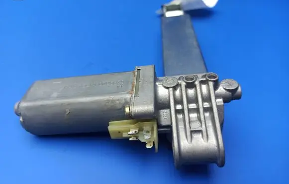 BMW 7 E65 E66 Seat adjustment motor 0095879 0390201953