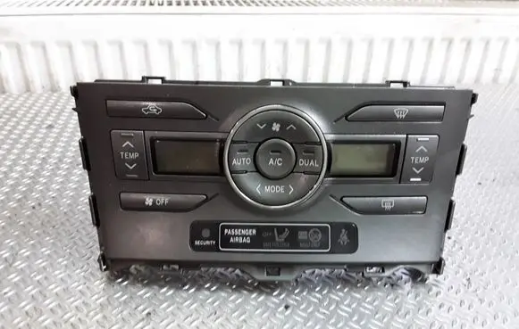 Toyota Auris 150 Climate control unit 5590002220B