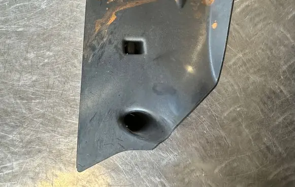 Renault Master III Intercooler air guide/duct channel 214750017R