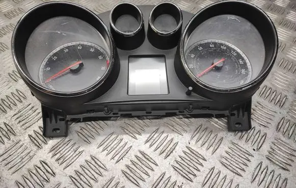 Opel Insignia A Speedometer (instrument cluster) 12844137 SW5490