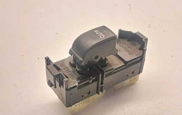 Toyota Corolla Verso E121 Electric window control switch 8403013031