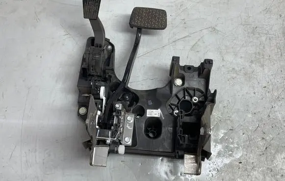 Opel Insignia A Pedal assembly 20995742 13237352