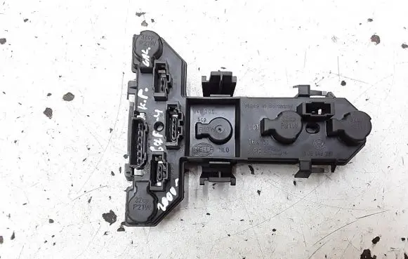 Volkswagen Golf IV Tail light bulb cover holder 1J6945257