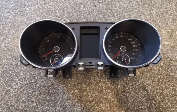 Volkswagen Golf VI Speedometer (instrument cluster) 5K0920870G