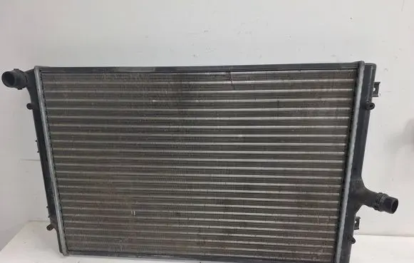 Volkswagen Touran I Coolant radiator