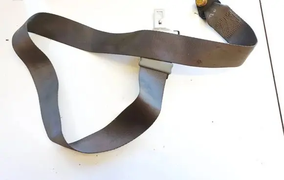 Middle seatbelt (rear)