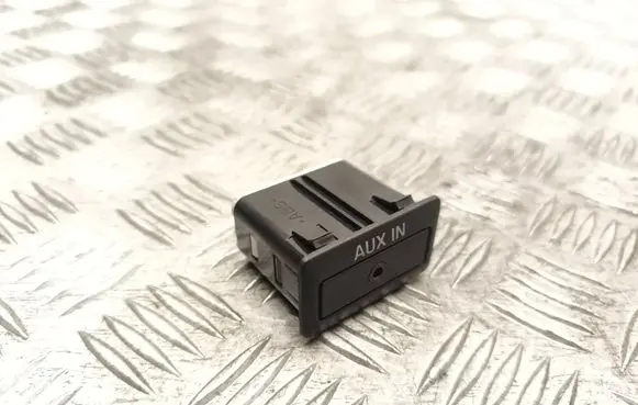 Mazda 6 AUX in-socket connector TD7466DFX5717 00119A
