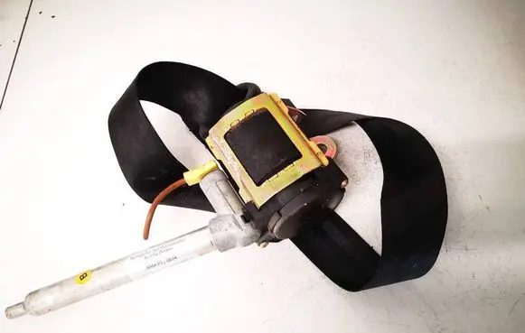 Audi A4 S4 B5 8D Front seatbelt 8d0857706