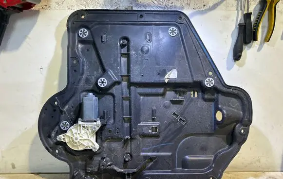 Jeep Wrangler Rear window lifting mechanism without motor 7441374
