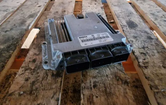 Renault Laguna III Engine control unit/module 0281017613