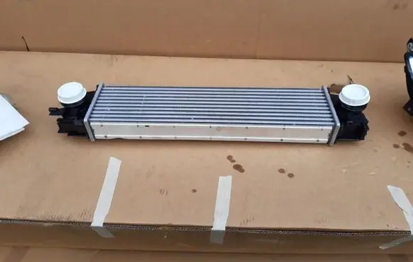 Volvo XC40 Intercooler radiator 31686408