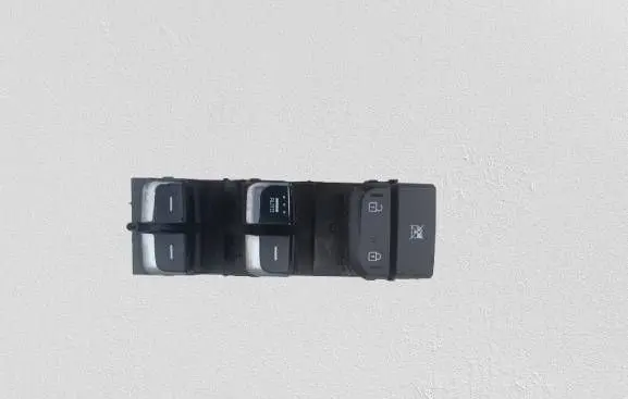 KIA Sportage Electric window control switch 93570F1020