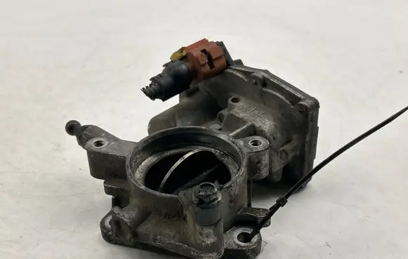 Opel Insignia A Throttle valve 50329302