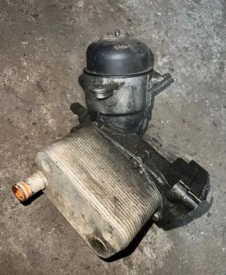BMW 5 E39 Engine oil radiator 2247204 8792145 47006