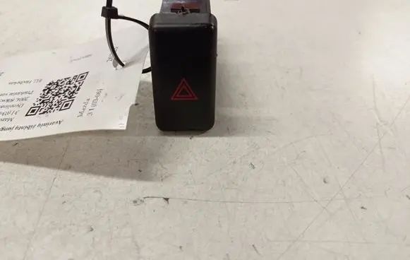 Mazda 3 I Hazard light switch 03750330 BP4K664H0