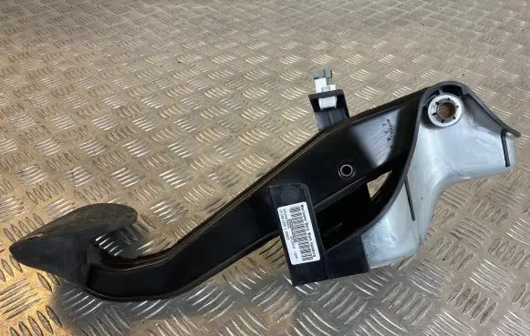 Mercedes-Benz E W212 Brake pedal A2042902001 132002188 PP204290056