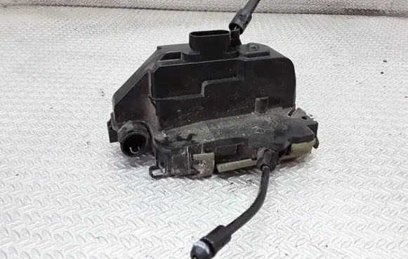 Renault Megane II Front door lock