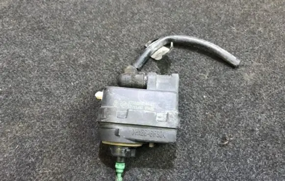 Renault Scenic I Headlight level adjustment motor k7700840141