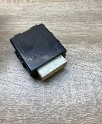 Toyota Prius+ (ZVW40) Window wiper relay 8594047040 4230002090