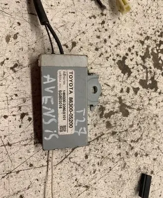 Toyota Avensis T270 Aerial antenna amplifier 8630005200 SGB03016 1460002060A101
