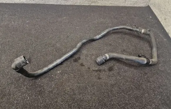 BMW 5 G30 G31 Engine coolant pipe/hose 8602619