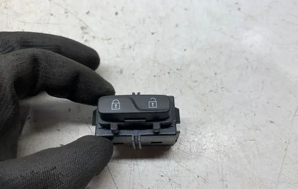 Volvo V70 Central locking switch button 31343100 13W271