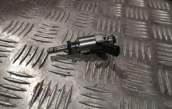 Audi Q5 SQ5 Fuel injector 261500272