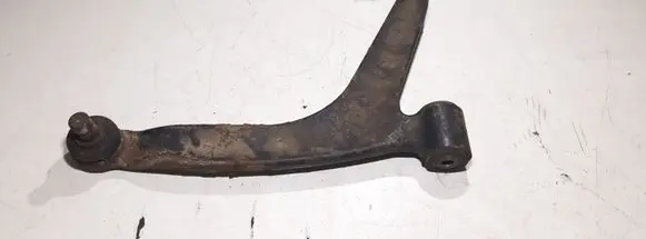 Citroen Xsara Picasso Front lower control arm/wishbone
