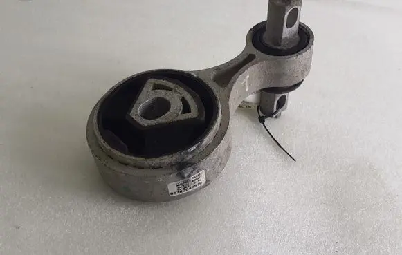 Maserati Levante Engine mount bracket 06700042970 30116 00092