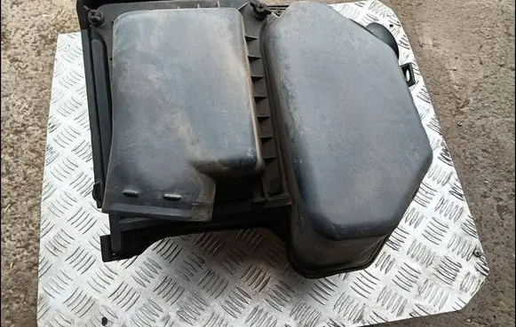 Cadillac DeVille Air filter box 25175316