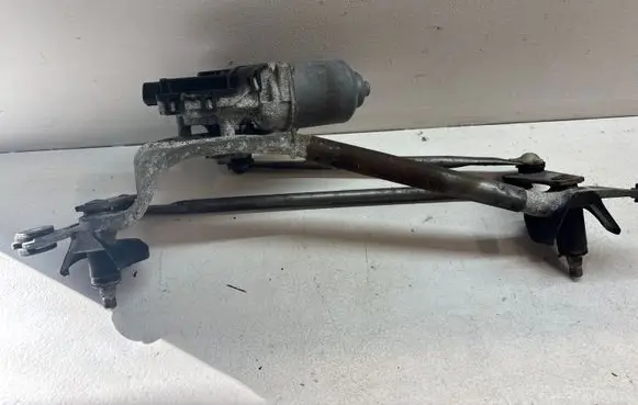Toyota Yaris Front wiper linkage and motor 851100D080