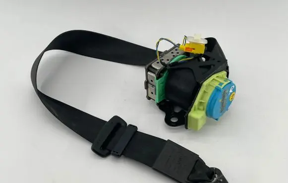 Audi TT TTS Mk2 Front seatbelt 8J7857706D