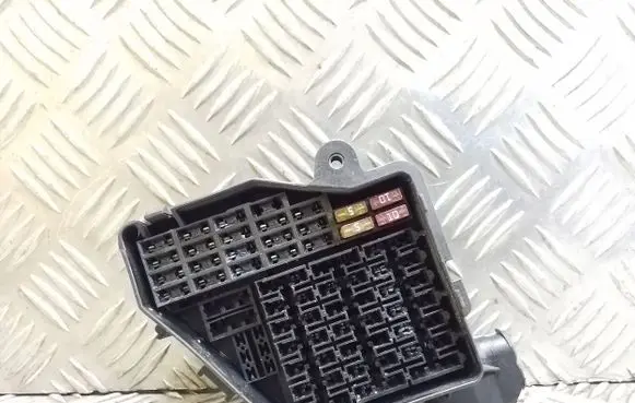 Audi A3 S3 8L Fuse module