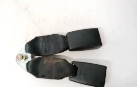 Toyota Yaris Middle seatbelt buckle (rear) 