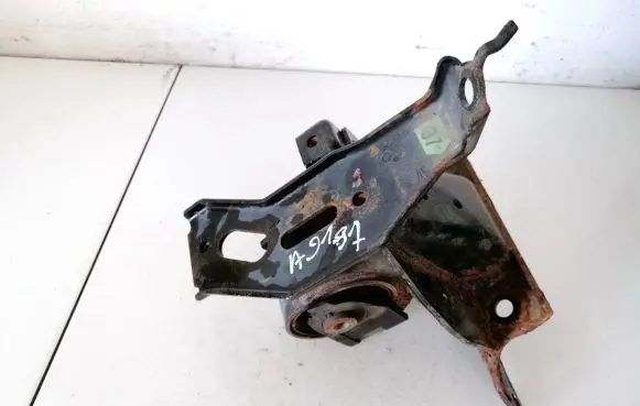 Engine mount bracket