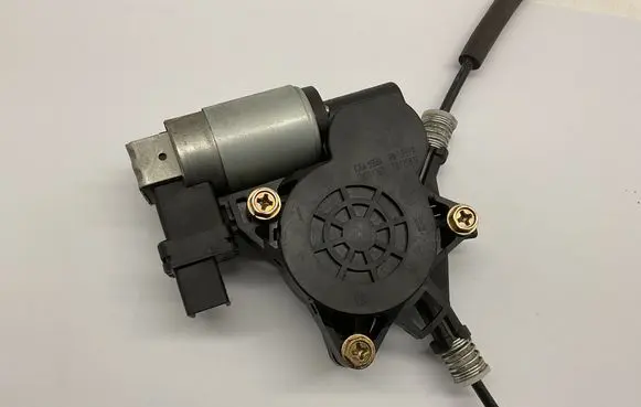 Mazda 6 Front door window regulator motor GJ6A5958X TD775816 CM011760