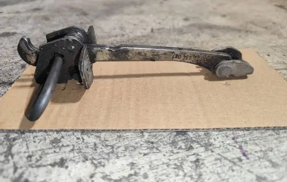 Opel Zafira A Front door check strap stopper 24434087