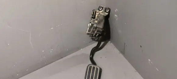 Volkswagen Sharan Accelerator throttle pedal 7M3723507E