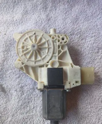 Ford Mondeo MK IV Front door window regulator motor 1376853