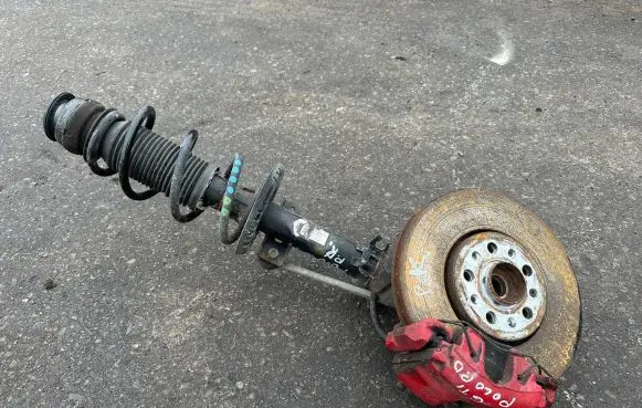 Volkswagen Polo V 6R Front wheel hub spindle knuckle