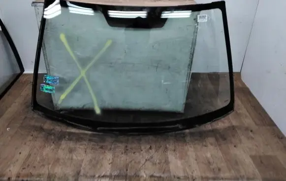 Nissan Almera Tino Front windscreen/windshield window 