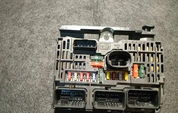 Citroen C5 BSM Control unit 9661682980 BSML1100 S118983011C